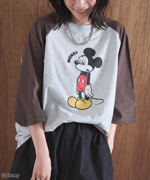coen(コーエン)の「【MICKEY(ミッキー)/別注】ミッキープリント オーバーサイズラグランTシャツ(Tシャツ/カットソー・レディース・ダークブラウン・M)」の1枚目の写真