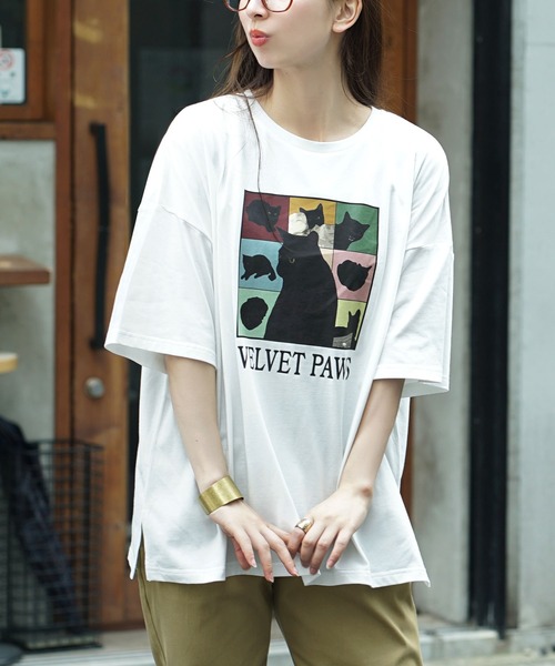 e-zakkamania stores(イーザッカマニアストアーズ)の「キャットグラフィック ビッグシルエットTシャツ(Tシャツ/カットソー・レディース・レッド/ブラック/オフホワイト・フリー)」の4枚目の写真