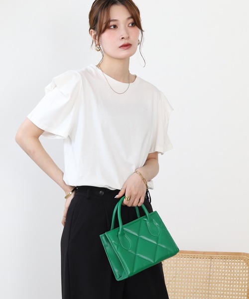 FUNALIVE(ファンアライブ)の「ボリュームタック袖Tシャツ 半袖(Tシャツ/カットソー・レディース・オフホワイト/ブラック・LL/3L)」の1枚目の写真