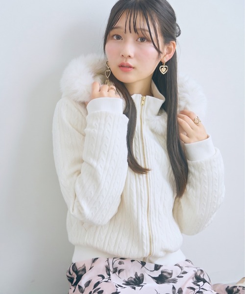 marun(マルン)の「<大きいサイズ>ショート丈ケーブルニット中綿ブルゾン marun(ブルゾン・レディース・アイボリー/ブラック・5L/4L/3L/LL/L)」の2枚目の写真