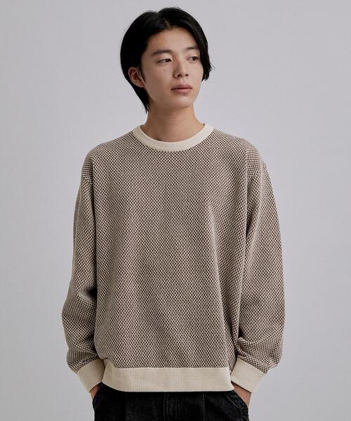 Step Pattern — моделированная футболка-нит (Step Pattern Knit)
