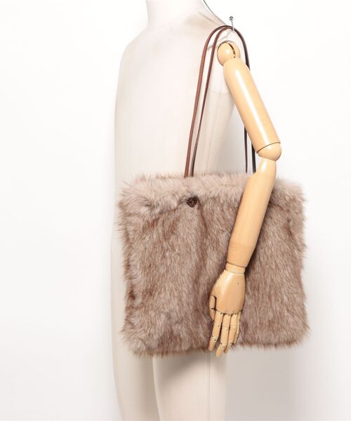 GREEN BUTTER(グリーンバター)の「OMBRE FUR LEATHER BAG(ハンドバッグ・レディース・ベージュ・FREE)」の17枚目の写真