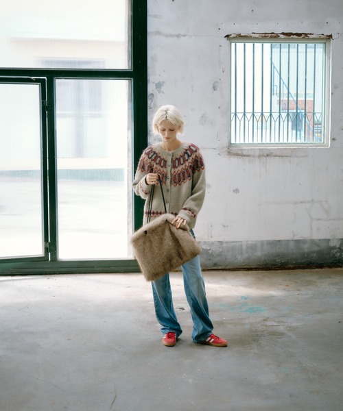 GREEN BUTTER(グリーンバター)の「OMBRE FUR LEATHER BAG(ハンドバッグ・レディース・ベージュ・FREE)」の3枚目の写真
