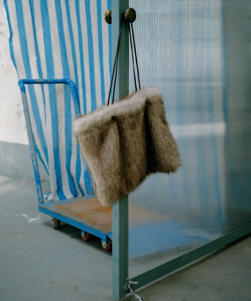GREEN BUTTER(グリーンバター)の「OMBRE FUR LEATHER BAG(ハンドバッグ・レディース・ベージュ・FREE)」の6枚目の写真