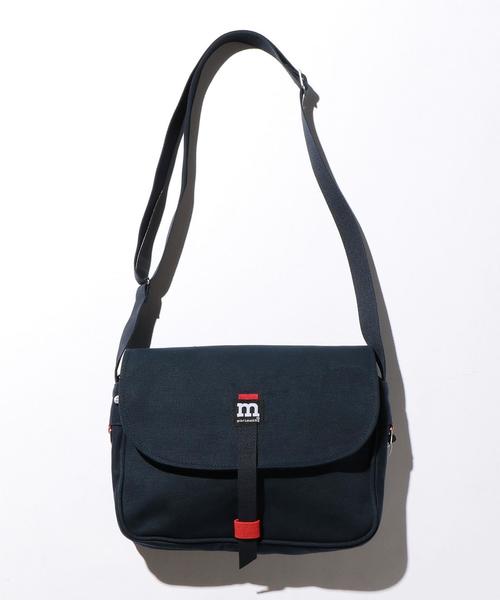 marimekko（マリメッコ）の「＜marimekko（マリメッコ）＞ MAGNETTILAUKKU/バッグ（ショルダーバッグ・メンズ・ダークグレー/オリーブ/ブラック/ネイビー・PNESIZE）」の4枚目の写真