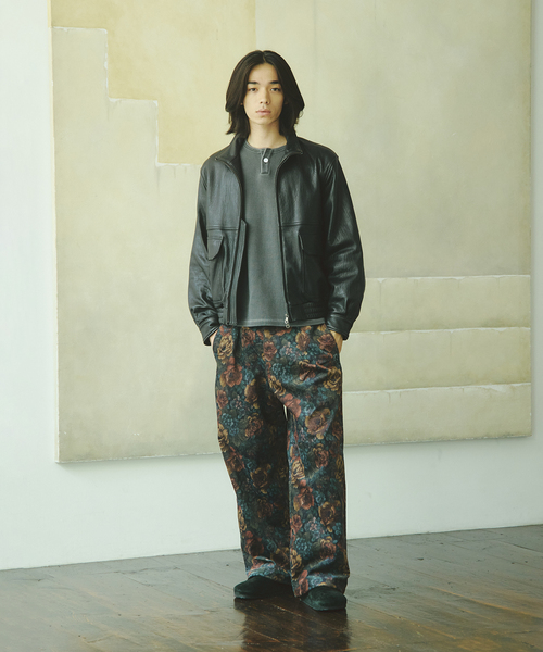 JOURNAL STANDARD(ジャーナルスタンダード)の「ニュージーランド ラム ダッド レザー スタンド ブルゾン(ライダースジャケット・メンズ・ブラック・MEDIUM/LARGE)」の2枚目の写真