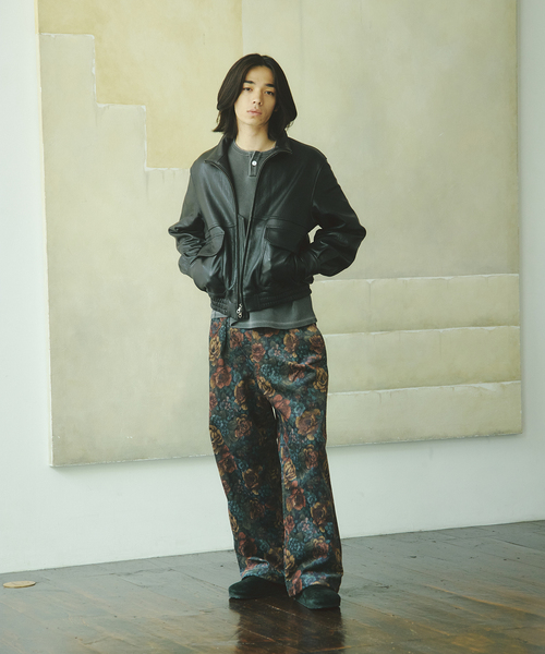 JOURNAL STANDARD(ジャーナルスタンダード)の「ニュージーランド ラム ダッド レザー スタンド ブルゾン(ライダースジャケット・メンズ・ブラック・MEDIUM/LARGE)」の3枚目の写真