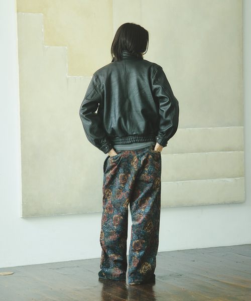 JOURNAL STANDARD(ジャーナルスタンダード)の「ニュージーランド ラム ダッド レザー スタンド ブルゾン(ライダースジャケット・メンズ・ブラック・MEDIUM/LARGE)」の4枚目の写真