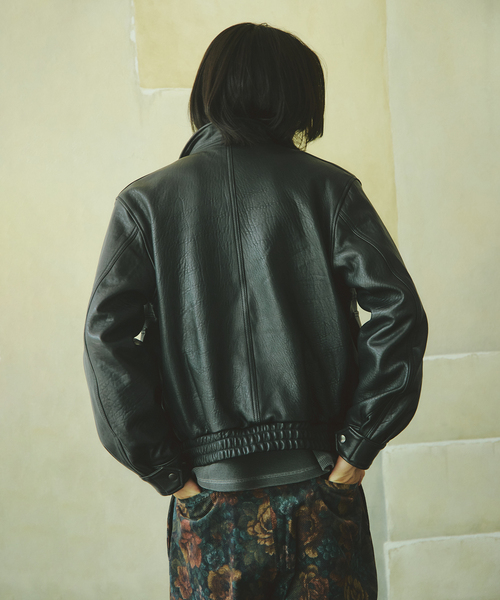 JOURNAL STANDARD(ジャーナルスタンダード)の「ニュージーランド ラム ダッド レザー スタンド ブルゾン(ライダースジャケット・メンズ・ブラック・MEDIUM/LARGE)」の7枚目の写真