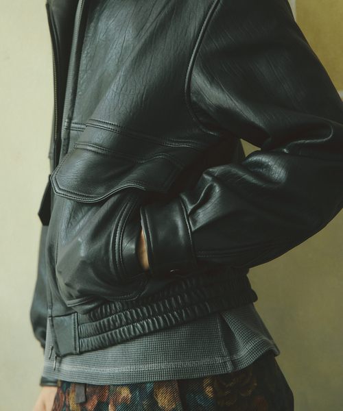 JOURNAL STANDARD(ジャーナルスタンダード)の「ニュージーランド ラム ダッド レザー スタンド ブルゾン(ライダースジャケット・メンズ・ブラック・MEDIUM/LARGE)」の10枚目の写真