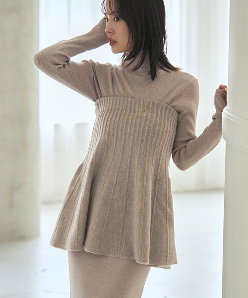 Noble(ノーブル)の「2WAY KNITビスチェ(ニット/セーター・レディース・ベージュ/グレー・FREE)」の2枚目の写真