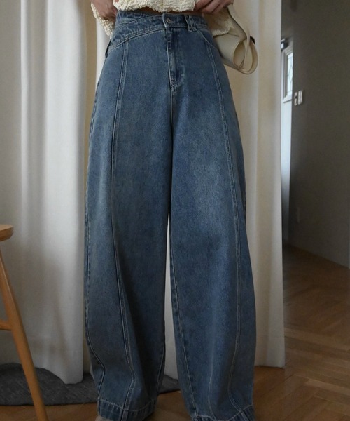 WILLFULLY(ウィルフリー)の「asymmetry curve belt denim PT(デニムパンツ・レディース・ブルー/ブラック・M/S)」の2枚目の写真