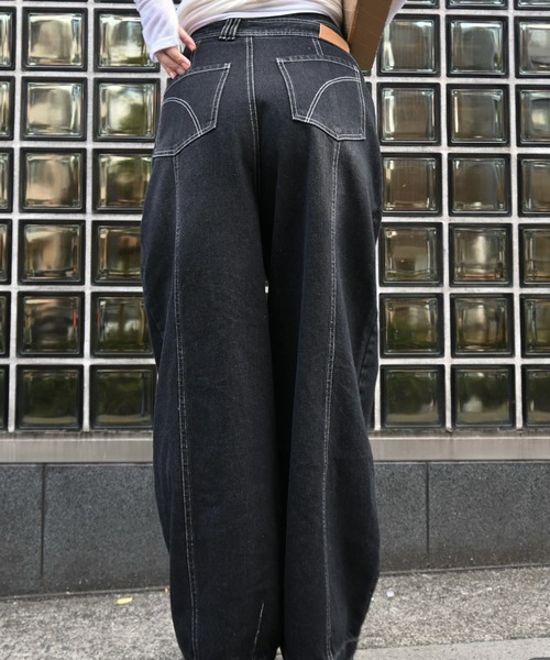 WILLFULLY(ウィルフリー)の「asymmetry curve belt denim PT(デニムパンツ・レディース・ブルー/ブラック・M/S)」の11枚目の写真