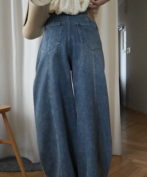 WILLFULLY(ウィルフリー)の「asymmetry curve belt denim PT(デニムパンツ・レディース・ブルー/ブラック・M/S)」の15枚目の写真