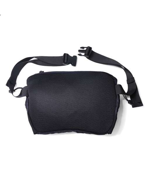 BEN DAVIS(ベンデイビス)の「BOTTLE WAIST BAG(ボディバッグ/ウエストポーチ・メンズ・グレー/チャコールグレー/ブラック・FREE)」の4枚目の写真