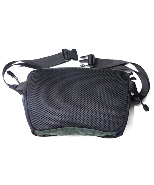 BEN DAVIS(ベンデイビス)の「BOTTLE WAIST BAG(ボディバッグ/ウエストポーチ・メンズ・グレー/チャコールグレー/ブラック・FREE)」の6枚目の写真