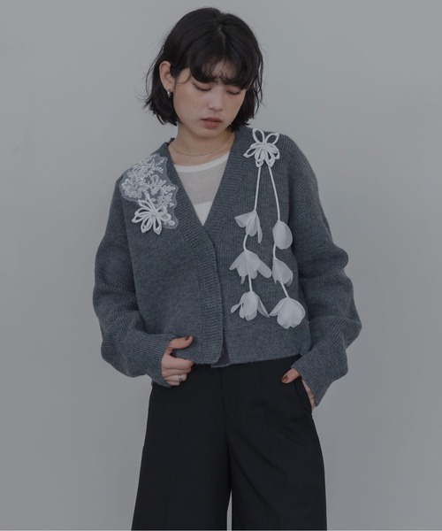 Eimee Law(エイミーロウ)の「ランダムモチーフニットカーデ(カーディガン/ボレロ・レディース・ピンク/チャコールグレー/アイボリー・FREE)」の3枚目の写真