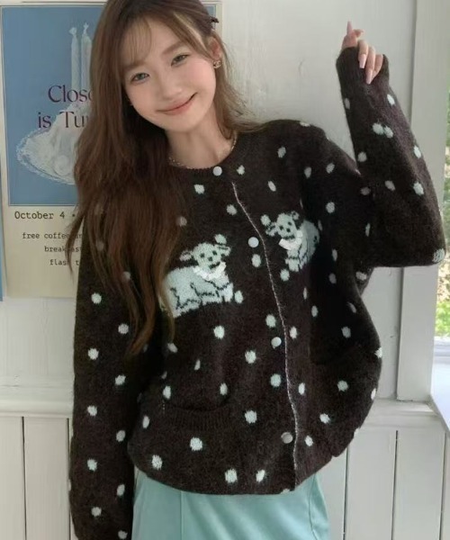 Achic（アシック）の「ドッグモチーフドット柄ニットカーディガン（ニット/セーター・レディース・グレー/ブラウン・M）」の5枚目の写真