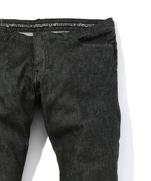 n(n) BY NUMBER (N)INE（エヌエヌバイナンバーナイン）の「直営店限定_SKINNY PANTS_STRETCH DENIM(WASHED)（デニムパンツ・メンズ・ブラック・3/2/5）」の12枚目の写真