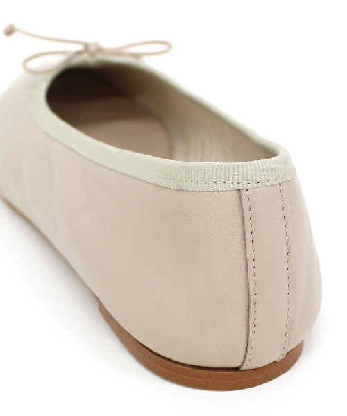 HELIOPOLE（エリオポール）の「MOHI　リボン付フラットシューズ（バレエシューズ・レディース・ベージュ/ブラック・36/37/38/39）」の7枚目の写真