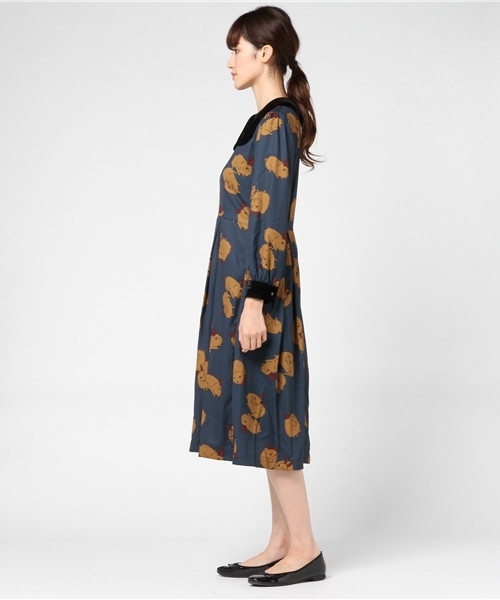 ウサギ柄ワンピース MERLOT（メルロー）の「ベロアみみ襟ソクラテスのウサギ柄