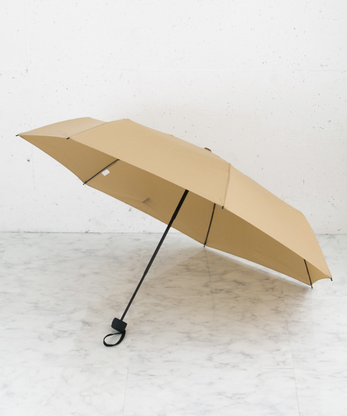 ameme（アメメ）の「ameme　シエナ折り畳み傘（折りたたみ傘・レディース・ホワイト/ライトブルー/ブラック/ベージュ/パープル/グレー/レッド/カーキ/イエロー/ブルー/グリーン/ボルドー・FREE）」の5枚目の写真