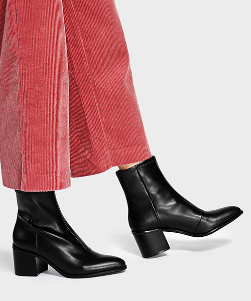 CHARLES & KEITH(チャールズ & キース)の「ベーシックアンクルブーツ / BASIC ANKLE BOOTS(ブーツ・レディース・ダークブラウン/ブラック・24.5cm/23cm/22.5cm/25cm/23.5cm)」の3枚目の写真