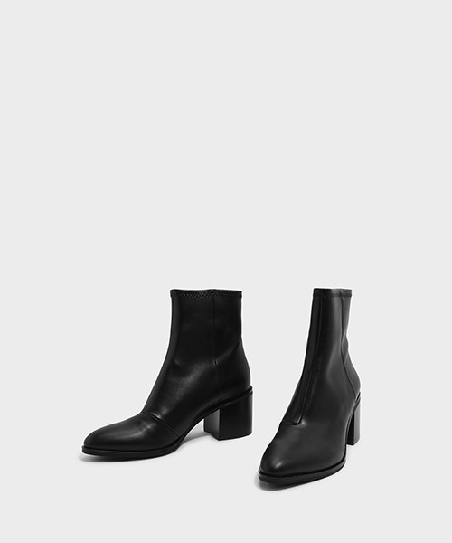 CHARLES & KEITH(チャールズ & キース)の「ベーシックアンクルブーツ / BASIC ANKLE BOOTS(ブーツ・レディース・ダークブラウン/ブラック・24.5cm/23cm/22.5cm/25cm/23.5cm)」の4枚目の写真
