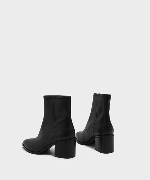 CHARLES & KEITH(チャールズ & キース)の「ベーシックアンクルブーツ / BASIC ANKLE BOOTS(ブーツ・レディース・ダークブラウン/ブラック・24.5cm/23cm/22.5cm/25cm/23.5cm)」の5枚目の写真