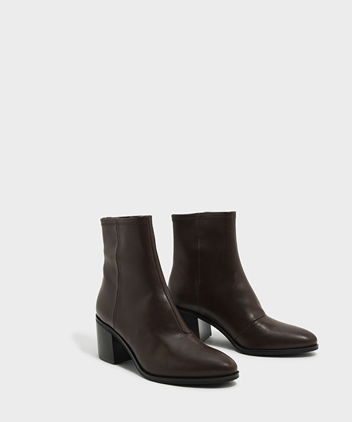 CHARLES & KEITH(チャールズ & キース)の「ベーシックアンクルブーツ / BASIC ANKLE BOOTS(ブーツ・レディース・ダークブラウン/ブラック・24.5cm/23cm/22.5cm/25cm/23.5cm)」の10枚目の写真