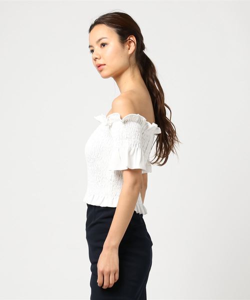 ENVYM（アンビー）の「シャーリングオフショルミニＴＯＰＳ（シャツ/ブラウス・レディース・ホワイト/ブラック/イエロー/レッド/その他・FREE）」の6枚目の写真