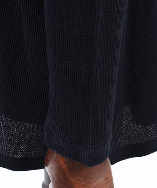 ANGENEHM（アンゲネーム）の「mlt2283-Waffle Wide Long Sleeve Cut sew カットソー(MADE IN JAPAN)（Tシャツ/カットソー・メンズ・オフホワイト/杢グレー/ブラック・S/M/L）」の14枚目の写真