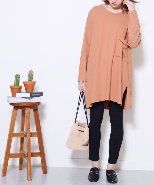 reca(レカ)の「ビッグシルエットポケットデザインスリットカットソー(Tシャツ/カットソー・レディース・オフホワイト/ブラック/オレンジ系その他・FREE)」の3枚目の写真