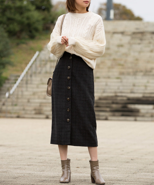 Luz Llena（ラズレナ）の「起毛ツイード前ボタンタイトスカート（スカート・レディース・ホワイト/チャコールグレー・MEDIUM）」の4枚目の写真