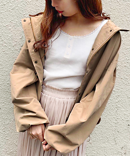 apres jour（アプレジュール）の「袖ボリュームマウンテンパーカー【ZOZOTOWN限定アイテム】Ⅱ（マウンテンパーカー・レディース・ピンクベージュ/グレイッシュブルー/ブラック/ベージュ・フリー）」の7枚目の写真