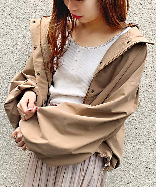 apres jour（アプレジュール）の「袖ボリュームマウンテンパーカー【ZOZOTOWN限定アイテム】Ⅱ（マウンテンパーカー・レディース・ピンクベージュ/グレイッシュブルー/ブラック/ベージュ・フリー）」の8枚目の写真