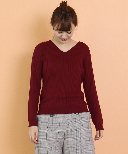 n'ee-ne（ネーネ）の「Ⅴネックケーブルプルオーバー（ニット/セーター・レディース・ブラック/グレー/オフホワイト/ブルー/ボルドー・M）」の5枚目の写真