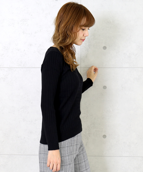 n'ee-ne（ネーネ）の「Ⅴネックケーブルプルオーバー（ニット/セーター・レディース・ブラック/グレー/オフホワイト/ブルー/ボルドー・M）」の3枚目の写真