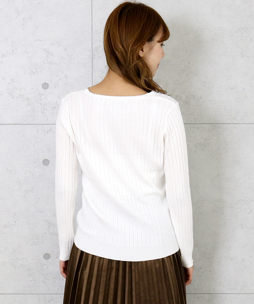 n'ee-ne（ネーネ）の「Ⅴネックケーブルプルオーバー（ニット/セーター・レディース・ブラック/グレー/オフホワイト/ブルー/ボルドー・M）」の9枚目の写真