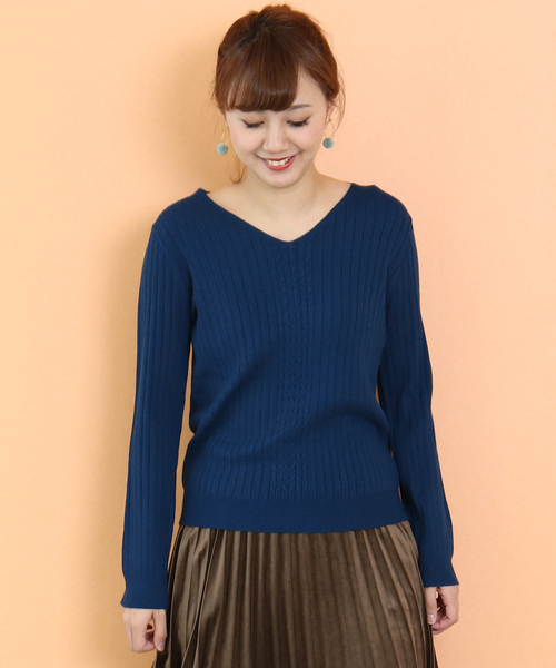 n'ee-ne（ネーネ）の「Ⅴネックケーブルプルオーバー（ニット/セーター・レディース・ブラック/グレー/オフホワイト/ブルー/ボルドー・M）」の12枚目の写真