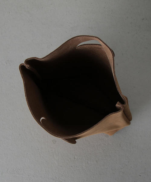 Hender Scheme(エンダースキーマ)の「<Hender Scheme>LEATHER BAG/バッグ(ハンドバッグ・レディース・ダークブラウン/ベージュ・FREE)」の6枚目の写真
