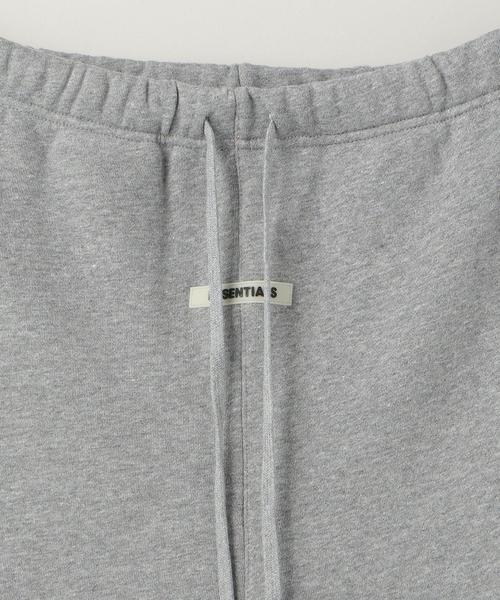 FOG ESSENTIALS（エフオージーエッセンシャルズ）の「FEAR OF GOD ESSENTIALS（フィア オブ ゴッド エッセンシャルズ）SWEAT SHORTS REF（その他パンツ・メンズ・グレー/オフホワイト・LARGE/MEDIUM）」の5枚目の写真