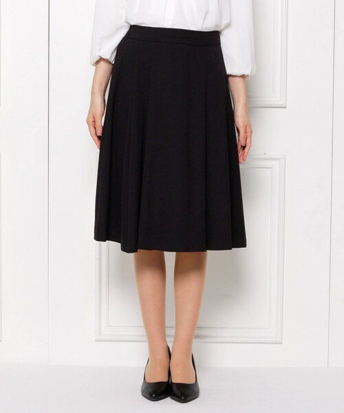 SHOO・LA・RUE(シューラルー)の「【S-4L】タックフレアースカート(スカート・レディース・ブラック/ブラック系・01/02/03/04/05/06)」の4枚目の写真