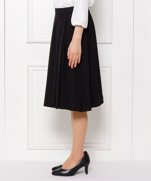 SHOO・LA・RUE(シューラルー)の「【S-4L】タックフレアースカート(スカート・レディース・ブラック/ブラック系・01/02/03/04/05/06)」の5枚目の写真