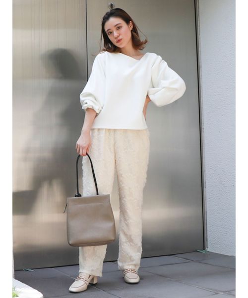 dazzlin（ダズリン）の「サイドネックボリュームトップス（Tシャツ/カットソー・レディース・ブラック/オフホワイト/モカ・FREE）」の5枚目の写真