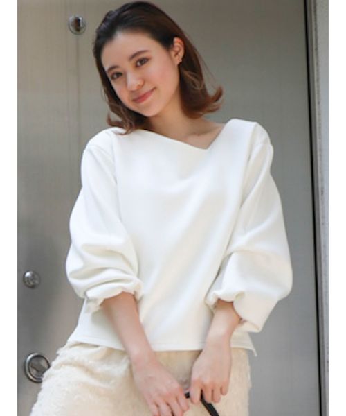 dazzlin（ダズリン）の「サイドネックボリュームトップス（Tシャツ/カットソー・レディース・ブラック/オフホワイト/モカ・FREE）」の18枚目の写真