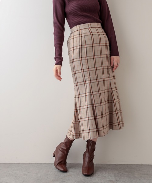 natural couture(ナチュラルクチュール)の「マーメイドチェックスカート(スカート・レディース・ベージュ/ブルー/キャメル・FREE)」の4枚目の写真