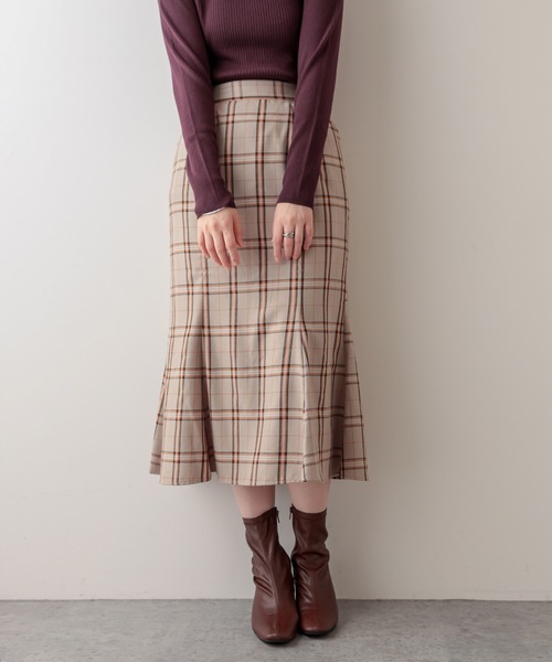 natural couture(ナチュラルクチュール)の「マーメイドチェックスカート(スカート・レディース・ベージュ/ブルー/キャメル・FREE)」の5枚目の写真