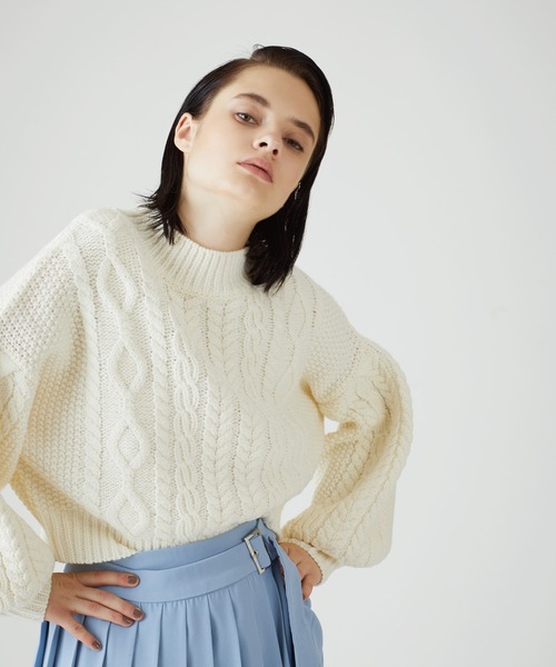 Banner Barrett（バナーバレット）の「ショートパフケーブルニット（ニット/セーター・レディース・オフホワイト/ブラック/モカ/サックスブルー/グリーン・38）」の2枚目の写真