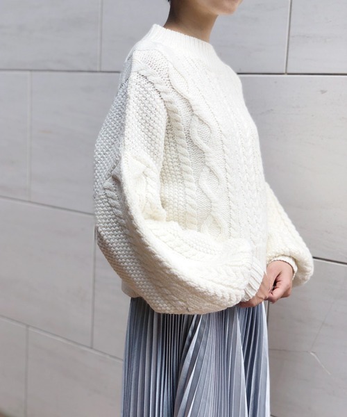 Banner Barrett（バナーバレット）の「ショートパフケーブルニット（ニット/セーター・レディース・オフホワイト/ブラック/モカ/サックスブルー/グリーン・38）」の9枚目の写真